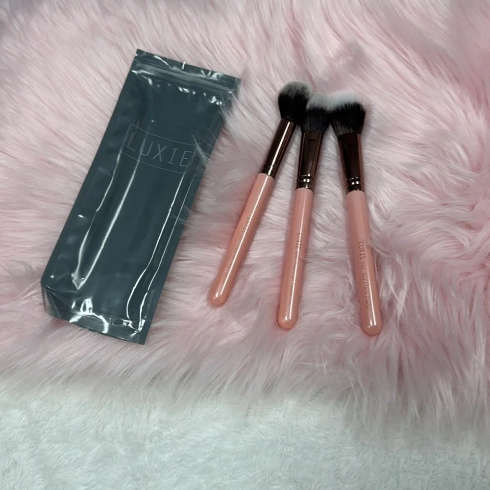 LUXIE FACE BRUSH SET NEW